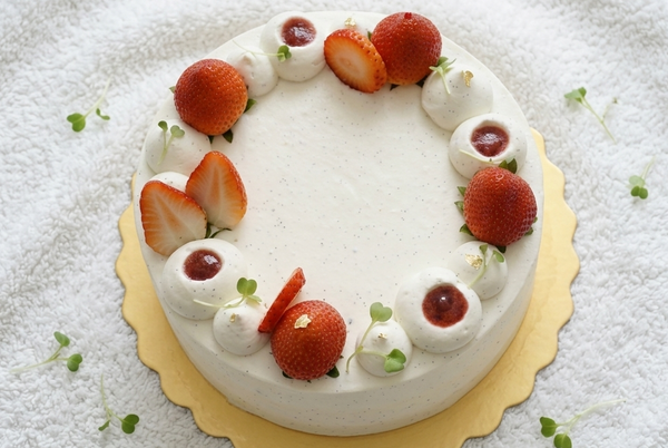 Vanilla Strawberry Chiffon Cake