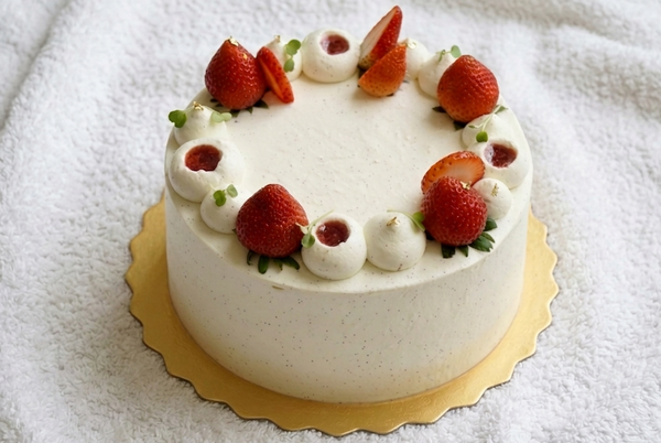 Vanilla Strawberry Chiffon Cake